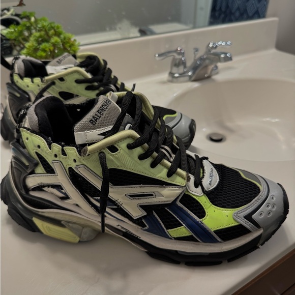 Balenciaga Runner - Picture 1 of 3
